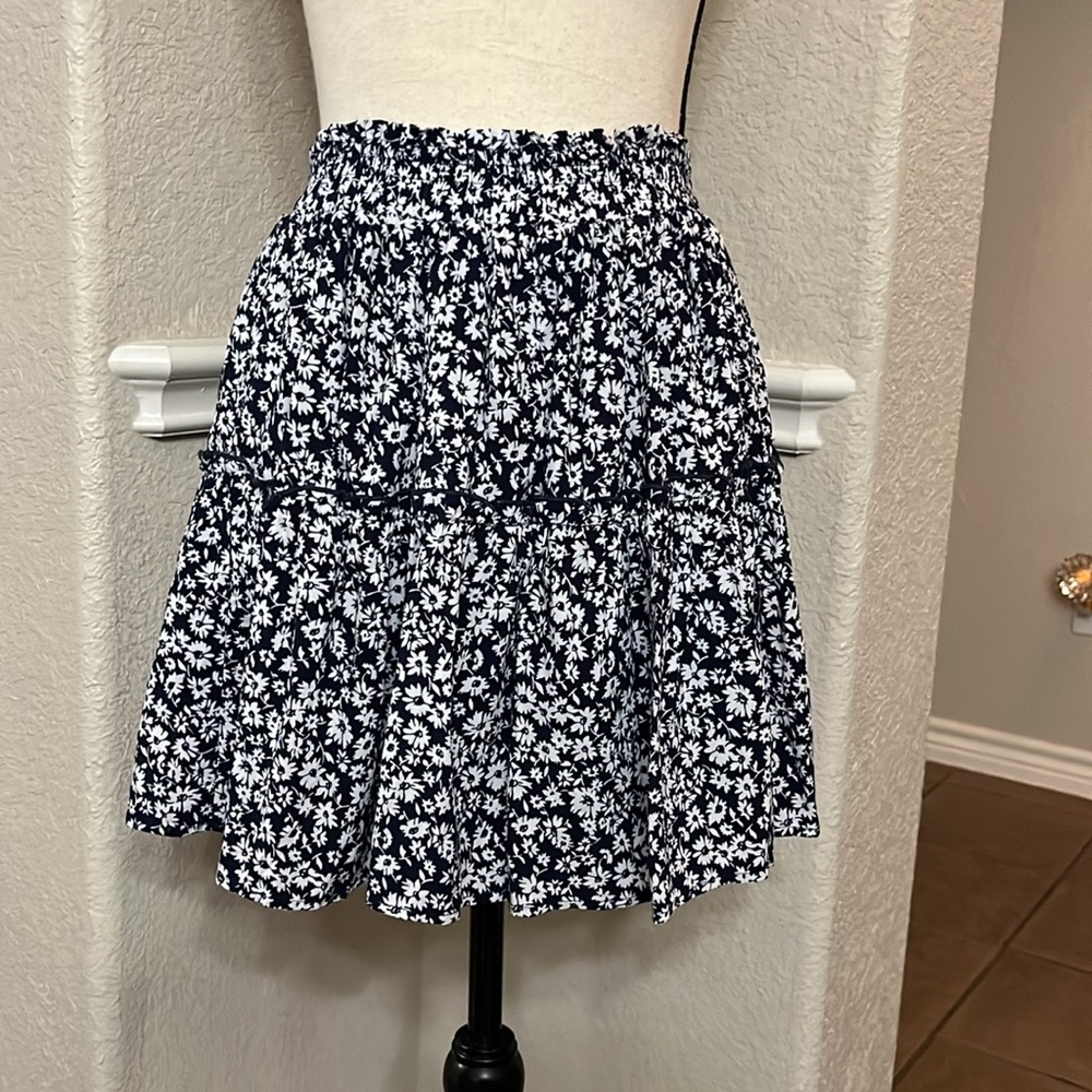 Shop Neighbor navy blue and white small floral layered mini skirt Size S